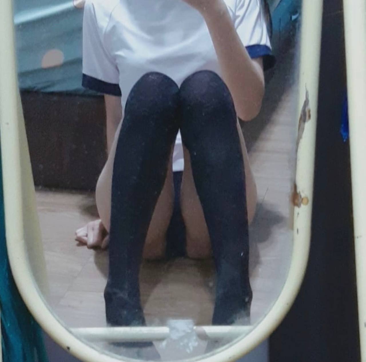 Một người nổi tiếng trên mạng có bộ ngực khủng! Hãy lấy ngực ra và bóp nhé! Mèo cái rậm lông, mông to nhô lên và quỳ xuống run rẩy