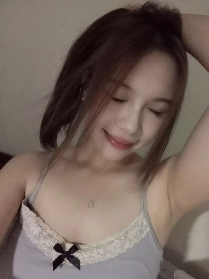 Mới chia tay người yêu chị gái nhờ tôi xoa lồn